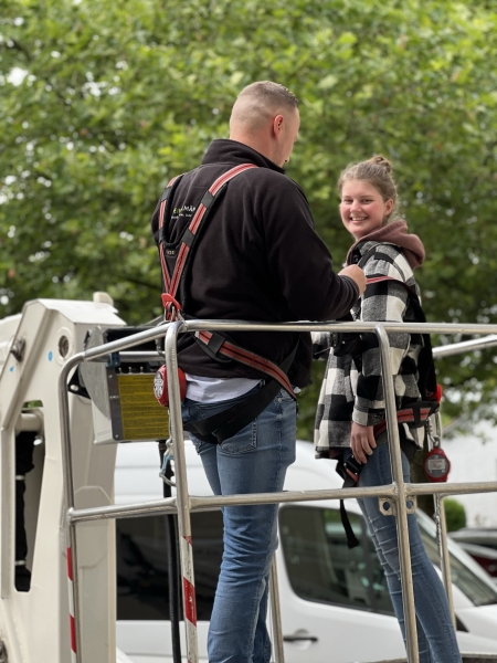 “: Die Verantwortlichen des Berufsmarktes an der Gesamtschule Delbrück – (v.l.) Ausbildungsakquisiteur Manfred Pottmeier, Schulmitarbeiter Klaus Engels, Berufsberaterin Sarah Witt von der Agentur für Arbeit, Lehrerin Sarah Ringel, StuBo und Jahrgangsleitung Manfred Göke, Ann-Kathrin Strunz vom Bildungs- und Integrationszentrum des Kreises Paderborn.